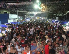 Carnaval Raiz de São Gonçalo atrai milhares de foliões