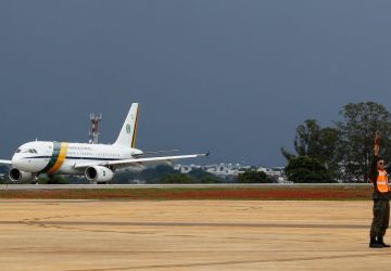 Avião presidencial arremete ao tentar pousar em Sorocaba