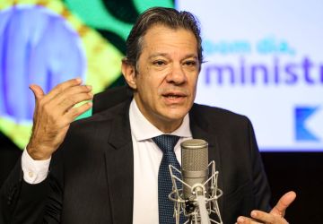 Consignado para CLT busca proteger trabalhador de juros, diz Haddad