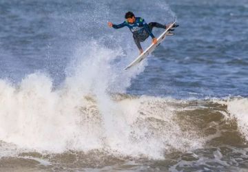 Yago Dora derrota Italo Ferreira e fatura etapa de Peniche na WSL