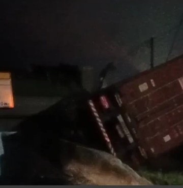 Em SP, Via Anchieta é liberada nesta manhã após queda de passarela