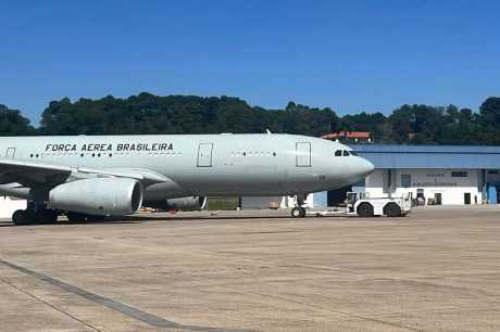 Avião da FAB e caminhões levam 220 toneladas de doações de SP para RS