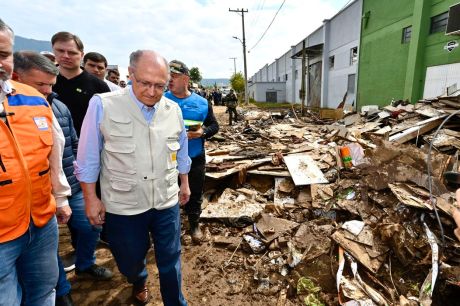 Alckmin diz que não faltarão recursos para o Rio Grande do Sul