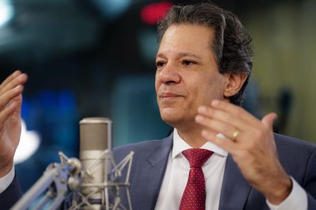 Ata dissipou desconfiança de divisão política no Copom, diz Haddad