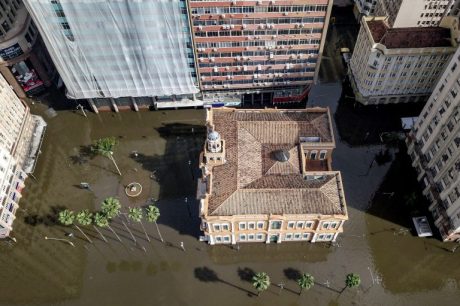 Lira renova dispensa de presença de deputados do Rio Grande do Sul