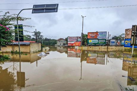 Chuvas em Santa Catarina obrigam 925 pessoas a abandonar casas