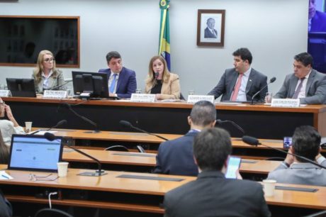 Especialistas defendem projetos de incentivo à indústria nacional de fertilizantes