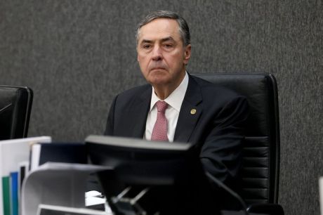 Barroso vota contra apuração de conduta de quatro juízes da Lava Jato