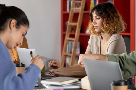 Revisão de dados indica recuo em número de jovens nem-nem