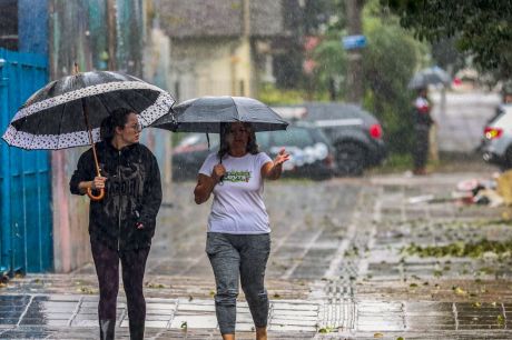 Inmet: Região Sul tem cinco alertas para temporais nesta segunda-feira