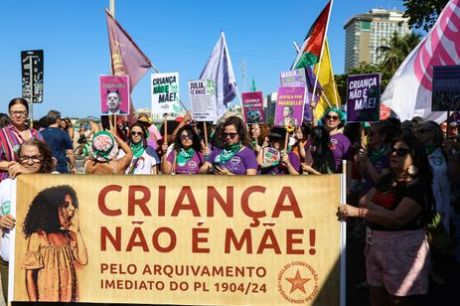 Manifestantes protestam contra PL do Aborto no Rio e em São Paulo