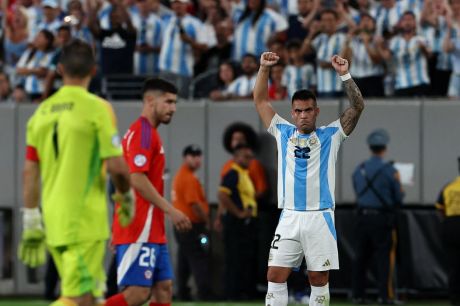 Argentina derrota Chile e se classifica para quartas da Copa América