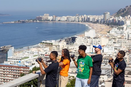 Últimos dias de inscrição para curso gratuito de fotografia e vídeo do Projeto Favela Hope no Morro da Babilônia