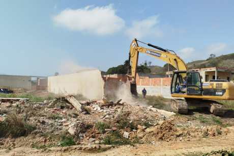 Prefeitura do Rio inicia demolição de 200 lotes clandestinos