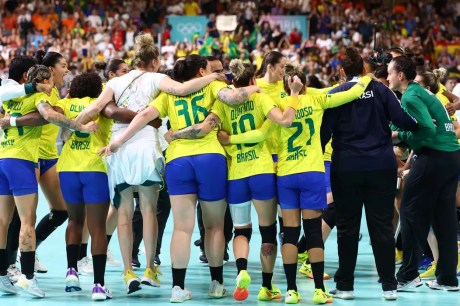 Brasil vence e avança às quartas do handebol feminino