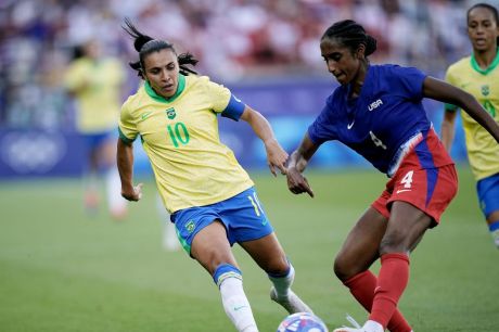 Brasil é prata no futebol feminino após revés contra EUA na final