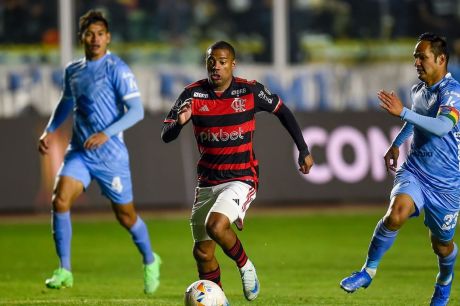 Flamengo avança na Libertadores mesmo com derrota para o Bolívar