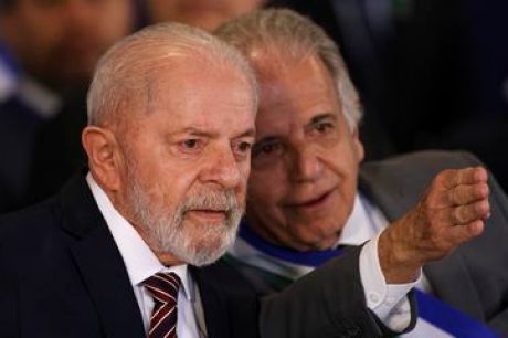 Lula diz que alistamento feminino dará diversidade às Forças Armadas