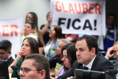 Relatório pede abertura de processo contra deputado Glauber Braga