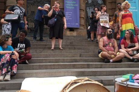 Artistas de SP protestam contra atraso de verbas da Lei Paulo Gustavo