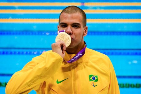 Multicampeão paralímpico André Brasil lança biografia