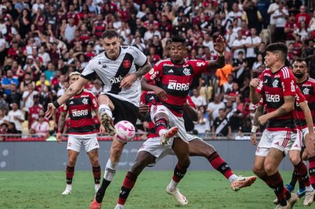 Flamengo e Vasco medem forças no estádio do Maracanã