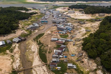 Prefeitura de Manaus começa a distribuir ajuda a afetados por seca