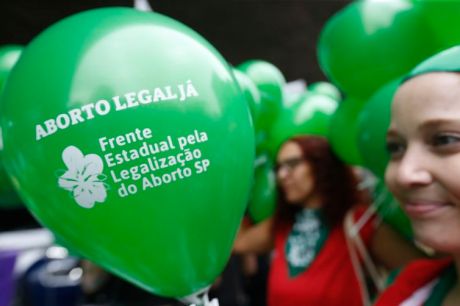 Mulheres fazem ato no Masp no Dia de Luta pela Legalização do Aborto