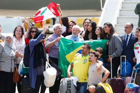 Repatriados do Líbano são recebidos por Lula em São Paulo