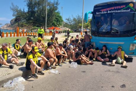 Mais de 200 torcedores do Peñarol são presos por confusão no Rio