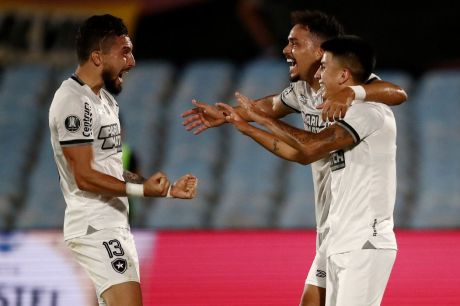 Botafogo avança e faz final da Libertadores com o Atlético-MG