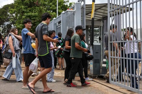 Estudantes aprovam tema da redação do Enem, mas acham prova cansativa