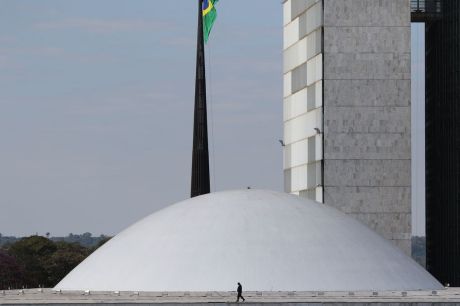 Bets são cassinos instalados dentro das casas, diz presidente da CPI