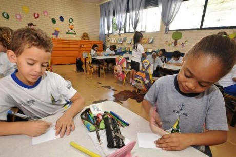 Brasil aumenta investimento público em educação