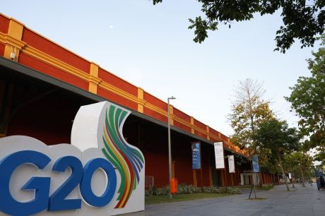 Público chega cedo ao Porto do Rio para participar do G20 Social