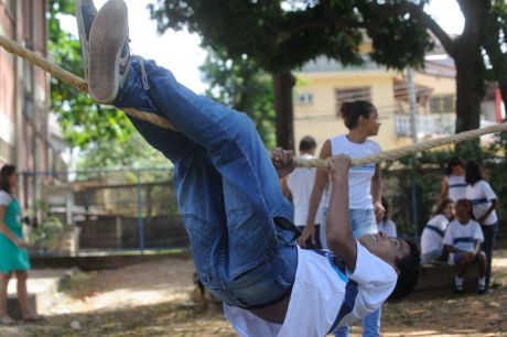 Seis em cada dez escolas estão em áreas mais quentes que a média