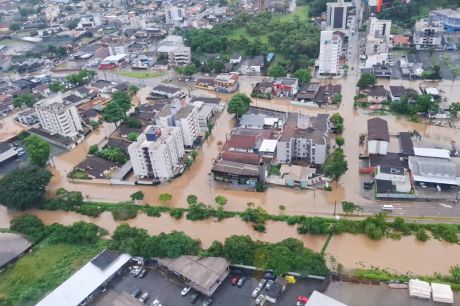 Defesa Civil prevê chuva forte até segunda-feira em Santa Catarina