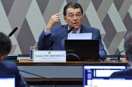 Reforma tributária com novo impacto no IVA é lida na CCJ do Senado