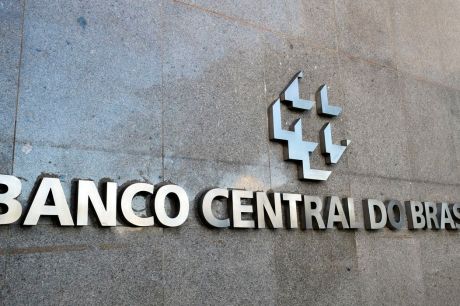 Mercado financeiro eleva previsão da inflação de 4,84% para 4,89%