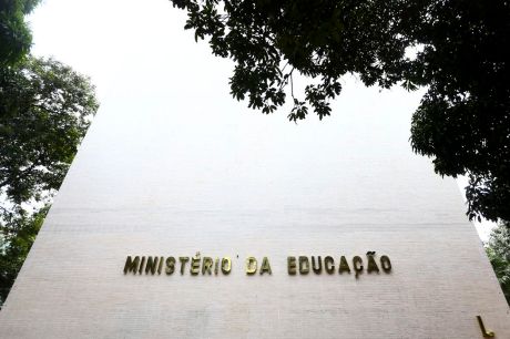 Concurso Ebserh publica extrato de edital com 545 vagas