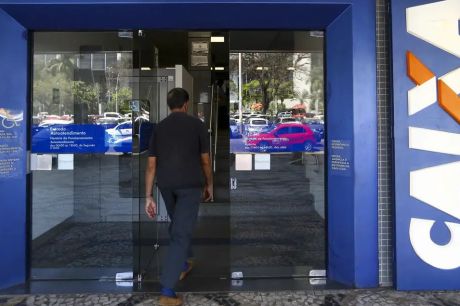 Bancos voltam a funcionar normalmente hoje