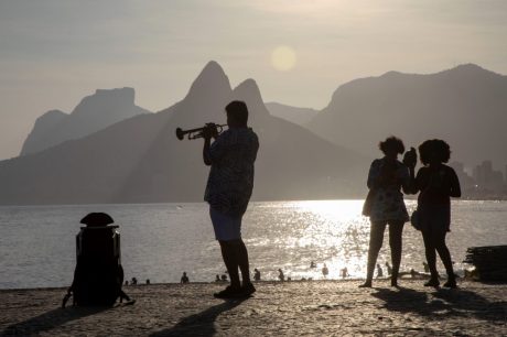 Riotur retoma pesquisa premiada e inovadora com turistas focada no Réveillon 2025