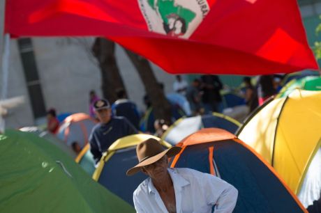 Duas pessoas são mortas e seis feridas em ataque a assentamento do MST