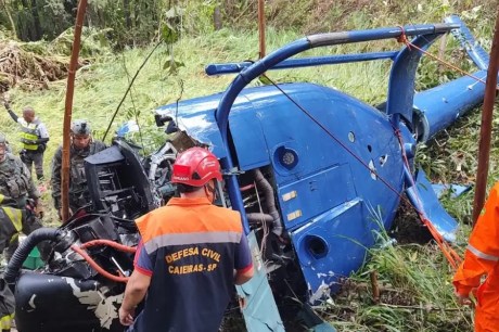 Corpo de empresário que morreu em queda de helicóptero é sepultado