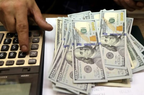 Dólar cai para R$ 5,91 e registra maior queda semanal desde agosto