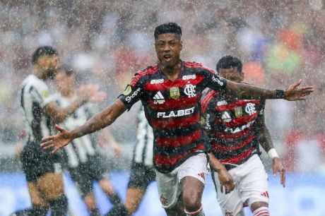 Bruno Henrique brilha e Flamengo conquista Supercopa do Brasil