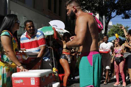 Ambulantes terão "creche" para deixar os filhos no carnaval do Rio