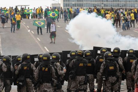 Denúncia contra Bolsonaro influencia projeto da anistia no Congresso