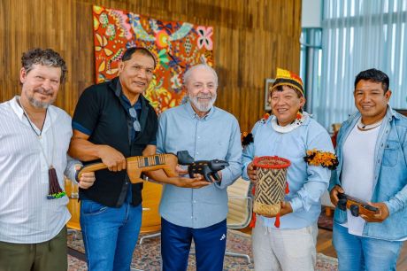 Lula recebe indígenas do Xingu e promete visita ao território