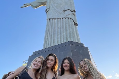 Savannah Clarke, Sina Deinert e Desiree visitam o Rio ao lado de Jayna Hughes e Erijakson Sales